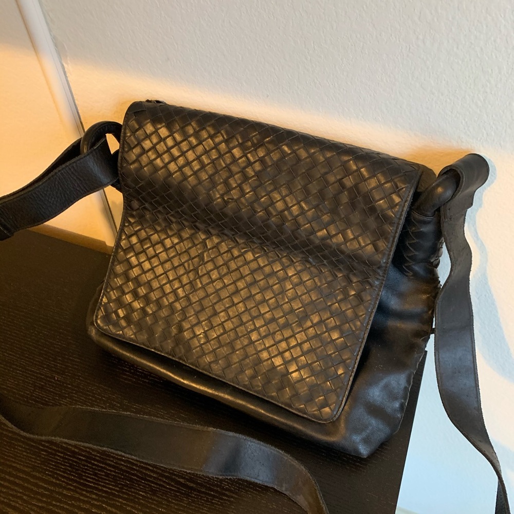 Preowned Bottega veneta black messenger bag